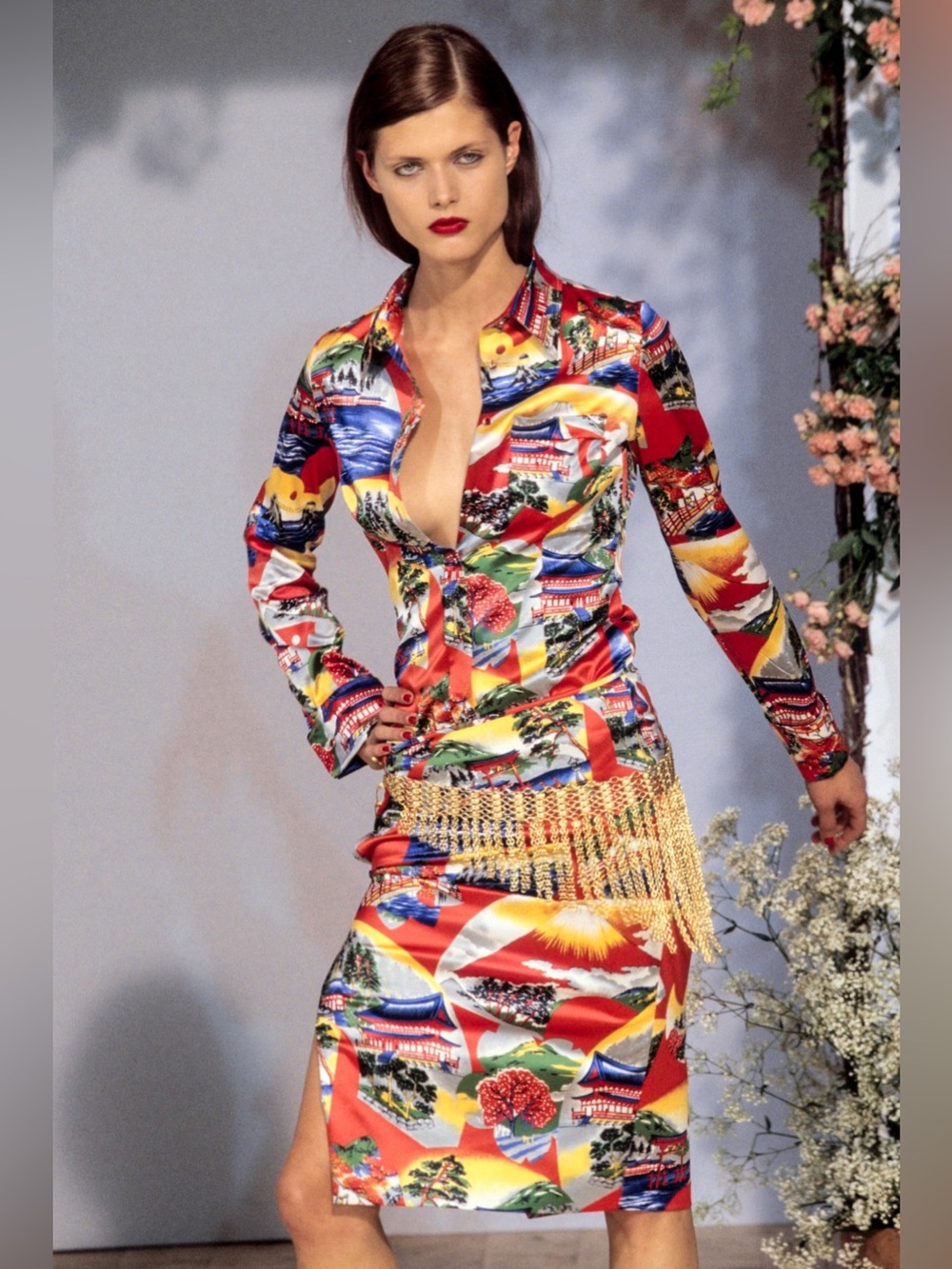 Vintage DOLCE & GABBANA S/S 2000 Japanese Scenes Printed Satin Slip Dress in Red - Picture 3 of 13